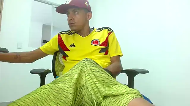 Snapshot of skinny23cm chatting on February 25, 2025, 7:36 pm skinny23cm online show from February 25, 2025, 7:36 pm