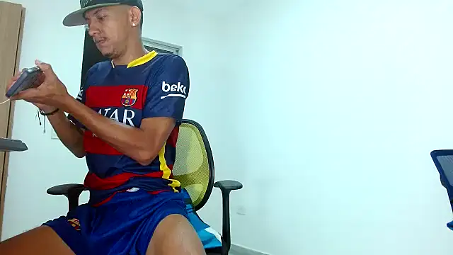 Snapshot of skinny23cm chatting on March 13, 2025, 9:21 am skinny23cm online show from March 13, 2025, 9:21 am