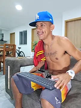 Snapshot of skinny23cm chatting on March 20, 2025, 9:15 am skinny23cm online show from March 20, 2025, 9:15 am