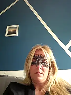 Snapshot of bellemasquer chatting on May 18, 2026, 12:55 pm bellemasquer online show from May 18, 2026, 12:55 pm