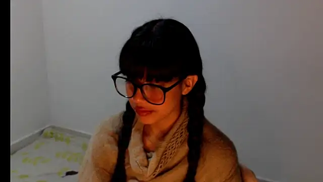 meganmiauu online show from June 8, 2026, 10:48 am