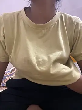 nisha807 online show from October 15, 2025, 7:58 pm