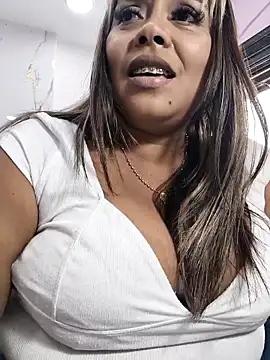 EmilyDuran  online show from November 27, 2025, 5:26 pm