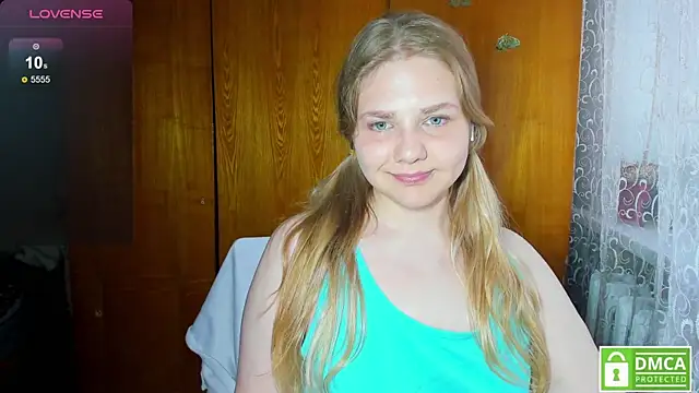 AlinaMors online show from June 14, 2026, 4:42 pm