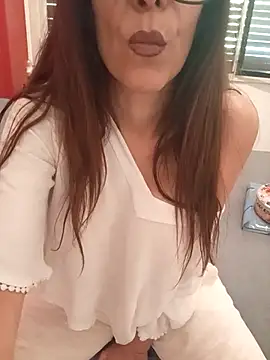 Snapshot of Esmeralda_passion chatting on October 2, 2025, 1:40 pm Esmeralda passion online show from October 2, 2025, 1:40 pm