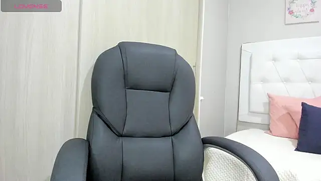 andrea  hills online show from October 4, 2025, 7:23 pm