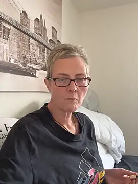 Curvy-Jinx online show from November 20, 2025, 1:11 pm