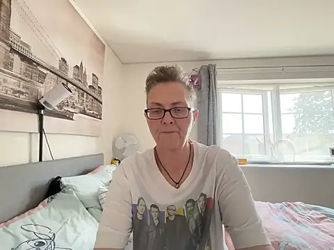 Curvy-Jinx online show from July 15, 2026, 7:57 am