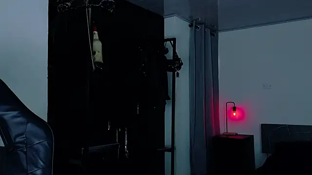 Angelabl0odborne online show from February 11, 2026, 5:29 pm