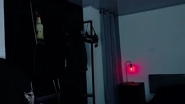 Angelabl0odborne online show from March 31, 2026, 11:05 pm