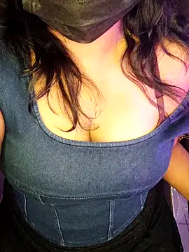 darling devil online show from November 11, 2025, 7:36 pm