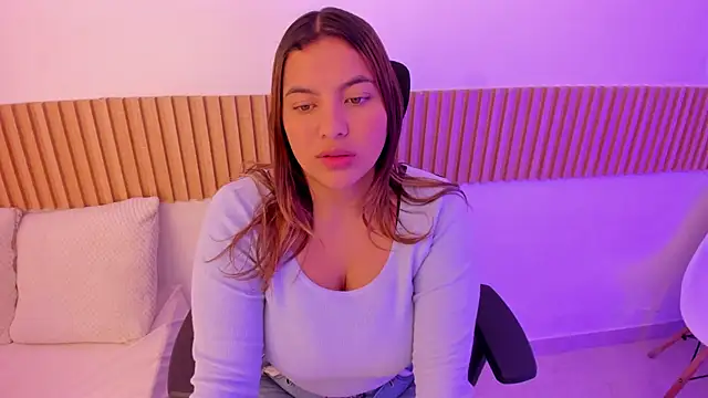 Snapshot of OliviaSweett chatting on October 3, 2025, 6:49 pm OliviaSweett online show from October 3, 2025, 6:49 pm