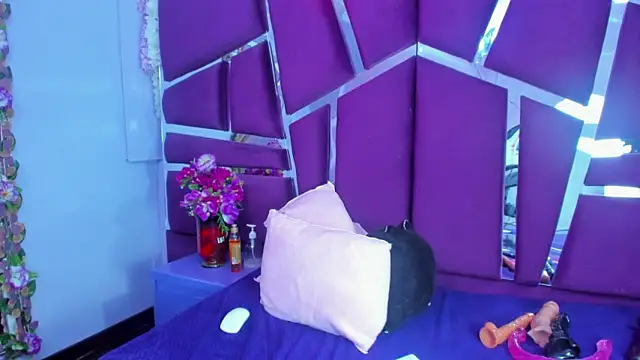 Miaa Davis  online show from February 27, 2026, 2:22 am