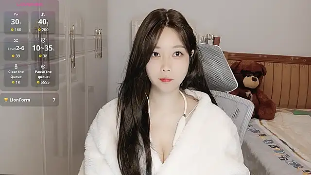 Xiaotantan-99 online show from October 24, 2025, 7:43 pm