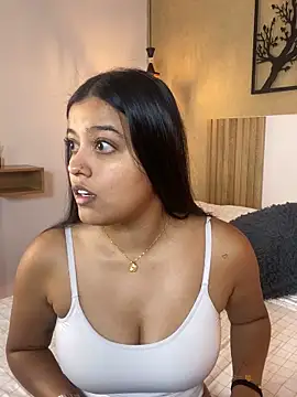 Camila Bustamante online show from September 16, 2025, 2:18 pm