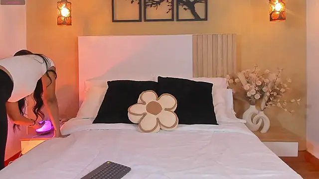 Camila Bustamante online show from October 10, 2025, 3:22 pm