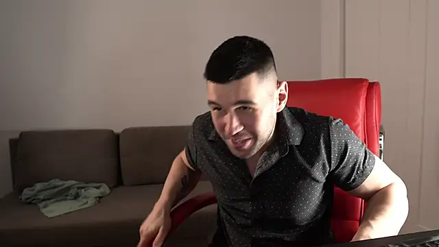 Sand0w online show from April 13, 2026, 7:41 pm