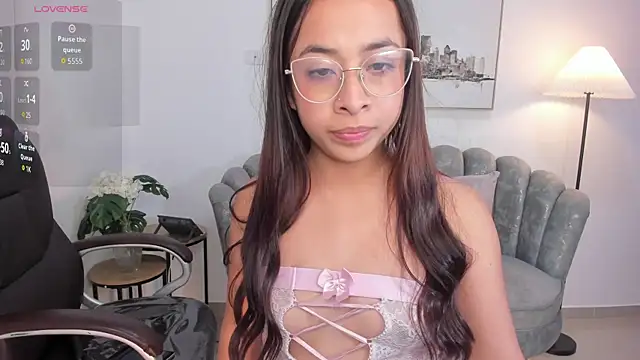 July Adams online show from June 4, 2026, 3:23 am