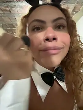 Chloe Leaozinho online show from April 2, 2026, 7:11 pm