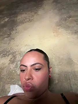 Chloe Leaozinho online show from May 22, 2026, 1:46 am