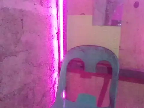 Shyra Mae online show from April 3, 2026, 2:42 am