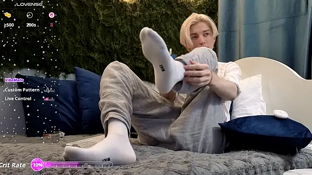 fiachand online show from November 27, 2025, 2:52 pm