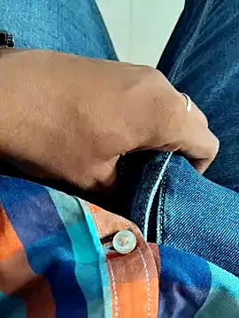 ddllrr224 online show from November 4, 2025, 7:40 am