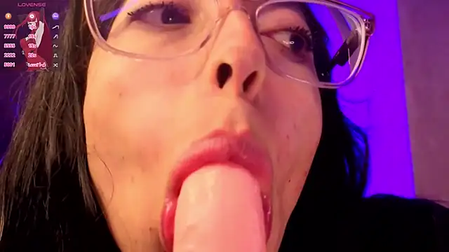 Miranda sexlove  online show from July 19, 2026, 4:27 am
