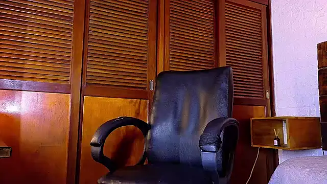 ALANNFERRER online show from December 1, 2025, 10:20 am