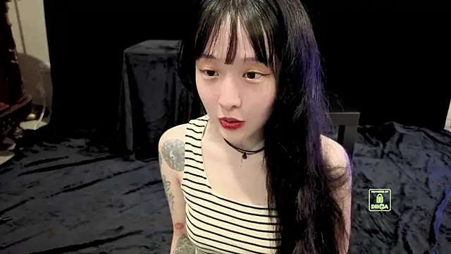 Etherealcat33 online show from May 14, 2026, 1:18 pm