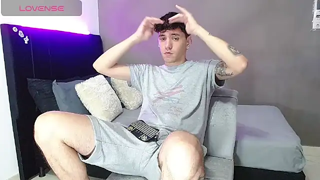 Matteo12  online show from March 13, 2026, 5:14 am