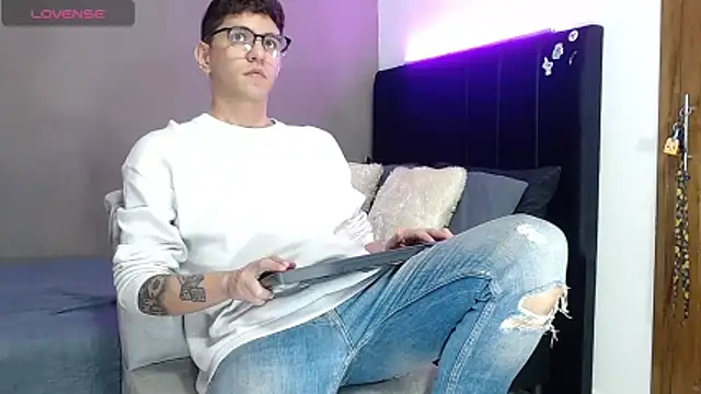 Matteo12  online show from April 18, 2026, 1:31 am