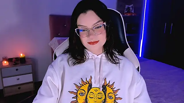 Snapshot of OphelianaRose33 chatting on September 21, 2025, 9:05 pm OphelianaRose33 online show from September 21, 2025, 9:05 pm