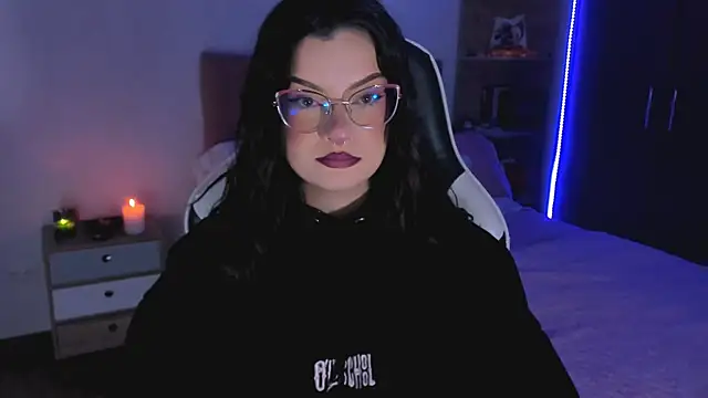 Snapshot of OphelianaRose33 chatting on October 3, 2025, 12:07 am OphelianaRose33 online show from October 3, 2025, 12:07 am