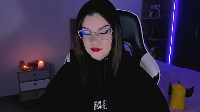 Snapshot of OphelianaRose33 chatting on October 9, 2025, 9:35 pm OphelianaRose33 online show from October 9, 2025, 9:35 pm