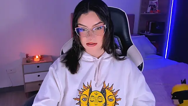 Snapshot of OphelianaRose33 chatting on October 13, 2025, 8:20 pm OphelianaRose33 online show from October 13, 2025, 8:20 pm