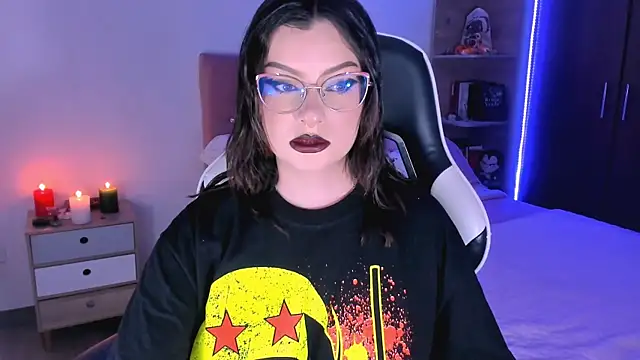 Snapshot of OphelianaRose33 chatting on October 17, 2025, 7:49 pm OphelianaRose33 online show from October 17, 2025, 7:49 pm