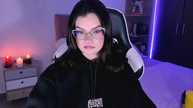 Snapshot of OphelianaRose33 chatting on October 18, 2025, 10:21 pm OphelianaRose33 online show from October 18, 2025, 10:21 pm