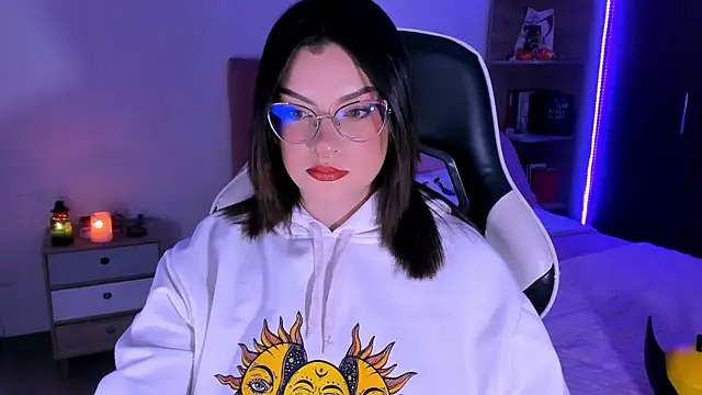 Snapshot of OphelianaRose33 chatting on October 28, 2025, 10:56 pm OphelianaRose33 online show from October 28, 2025, 10:56 pm