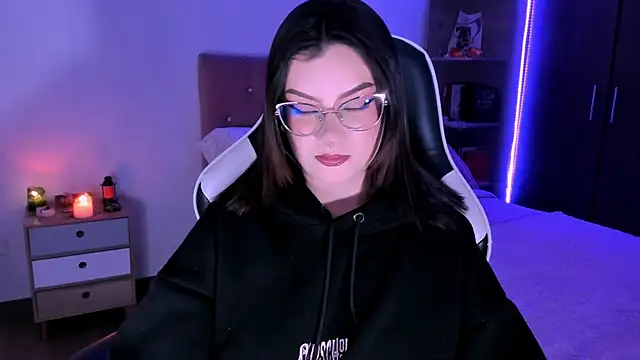 Snapshot of OphelianaRose33 chatting on October 30, 2025, 10:54 pm OphelianaRose33 online show from October 30, 2025, 10:54 pm