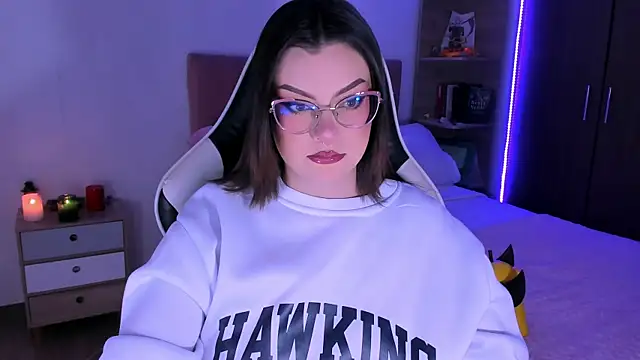 OphelianaRose33 online show from November 17, 2025, 8:03 pm