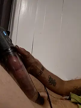 Hungwell1515 online show from April 7, 2026, 1:11 pm