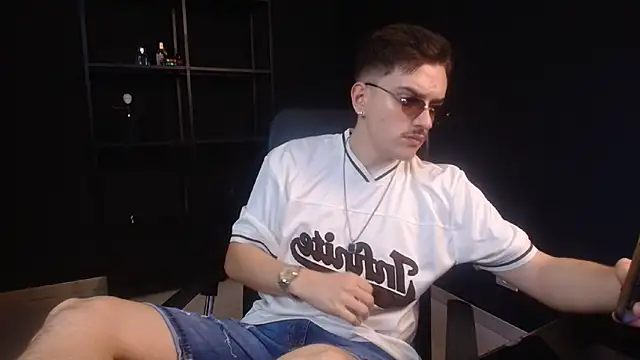 FelixStarkk online show from June 9, 2026, 4:35 am