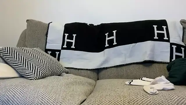 That English Rose  online show from October 20, 2025, 5:41 am