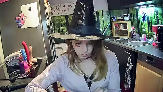 Snapshot of SexyMilf_37 chatting on October 31, 2025, 9:27 pm SexyMilf 37 online show from October 31, 2025, 9:27 pm