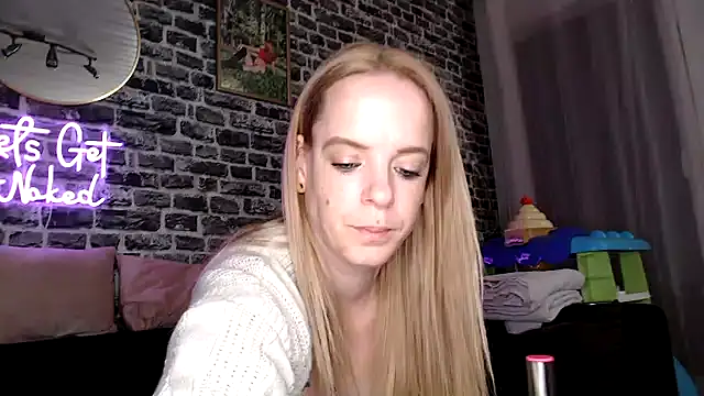 Snapshot of SexyMilf_37 chatting on November 23, 2025, 8:41 pm SexyMilf 37 online show from November 23, 2025, 8:41 pm