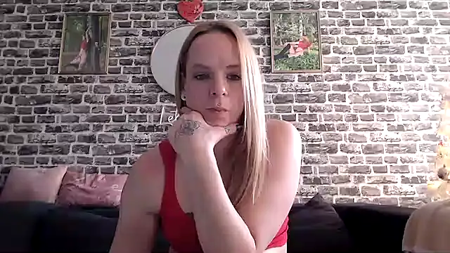 Snapshot of SexyMilf_37 chatting on December 15, 2025, 11:36 am SexyMilf 37 online show from December 15, 2025, 11:36 am