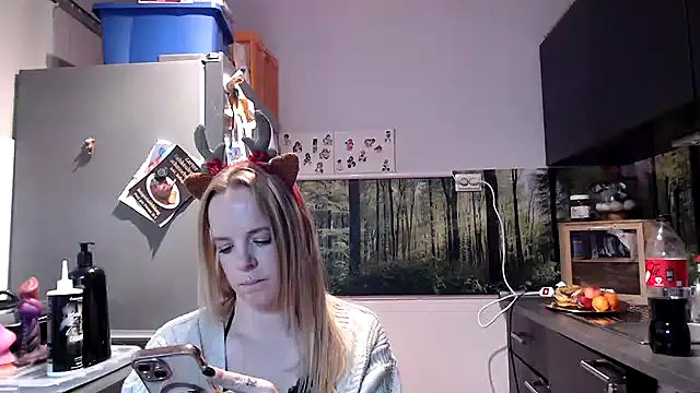 Snapshot of SexyMilf_37 chatting on December 17, 2025, 9:43 pm SexyMilf 37 online show from December 17, 2025, 9:43 pm