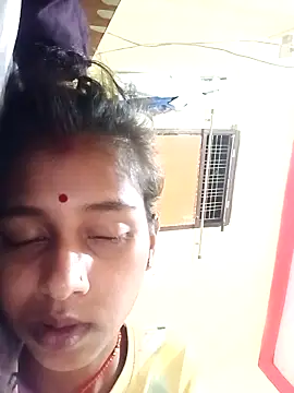 Snapshot of Saniye-143 chatting on October 14, 2025, 5:58 pm Saniye-143 online show from October 14, 2025, 5:58 pm