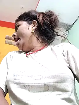 Snapshot of Hot_mirchjii chatting on October 28, 2025, 3:21 am Hot mirchjii online show from October 28, 2025, 3:21 am